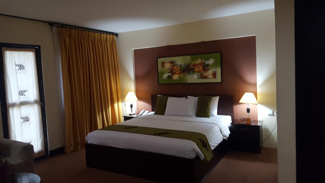 Grand Tembaga Hotel Timika Esterno foto