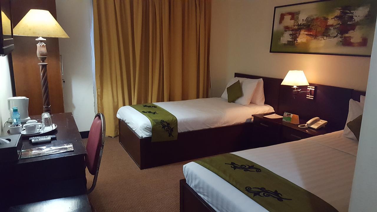 Grand Tembaga Hotel Timika Esterno foto