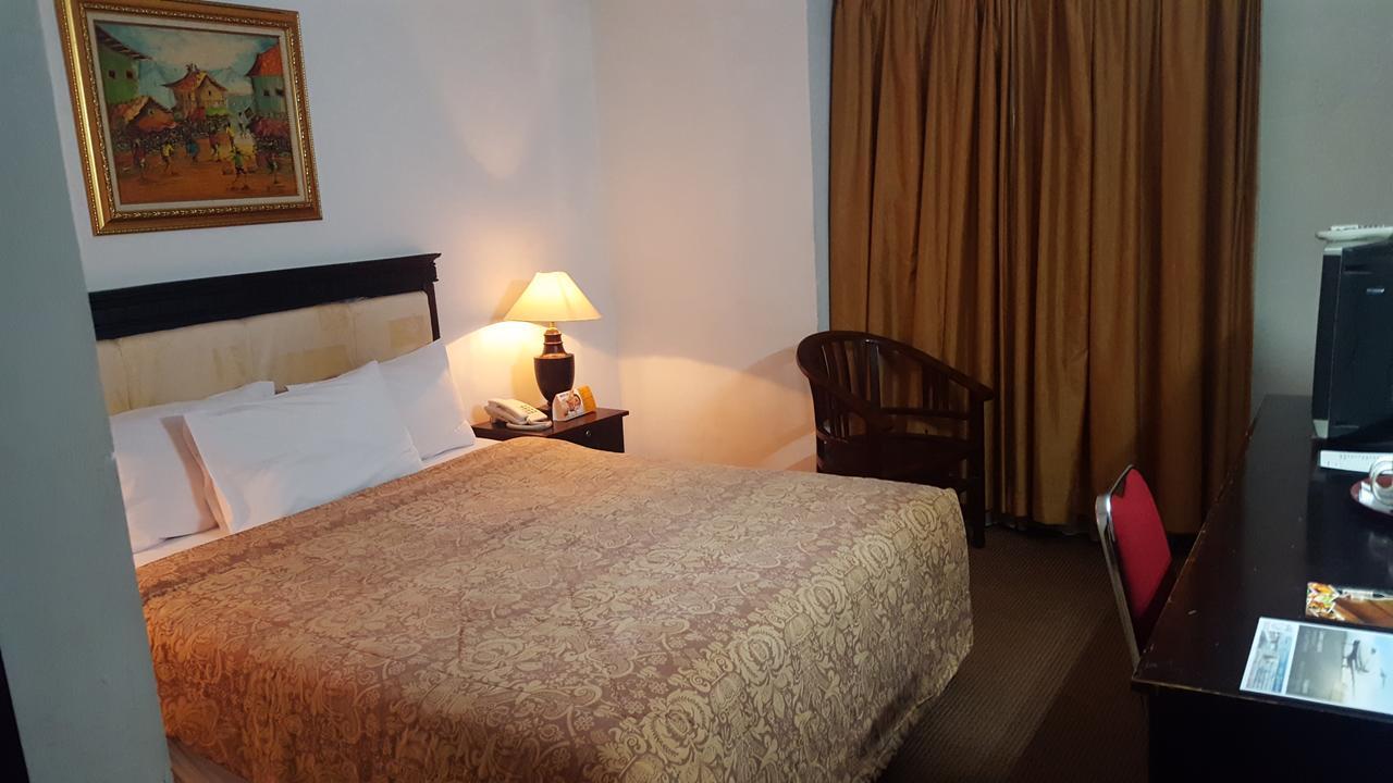 Grand Tembaga Hotel Timika Esterno foto