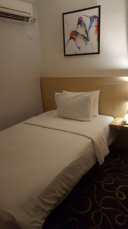 Grand Tembaga Hotel Timika Esterno foto