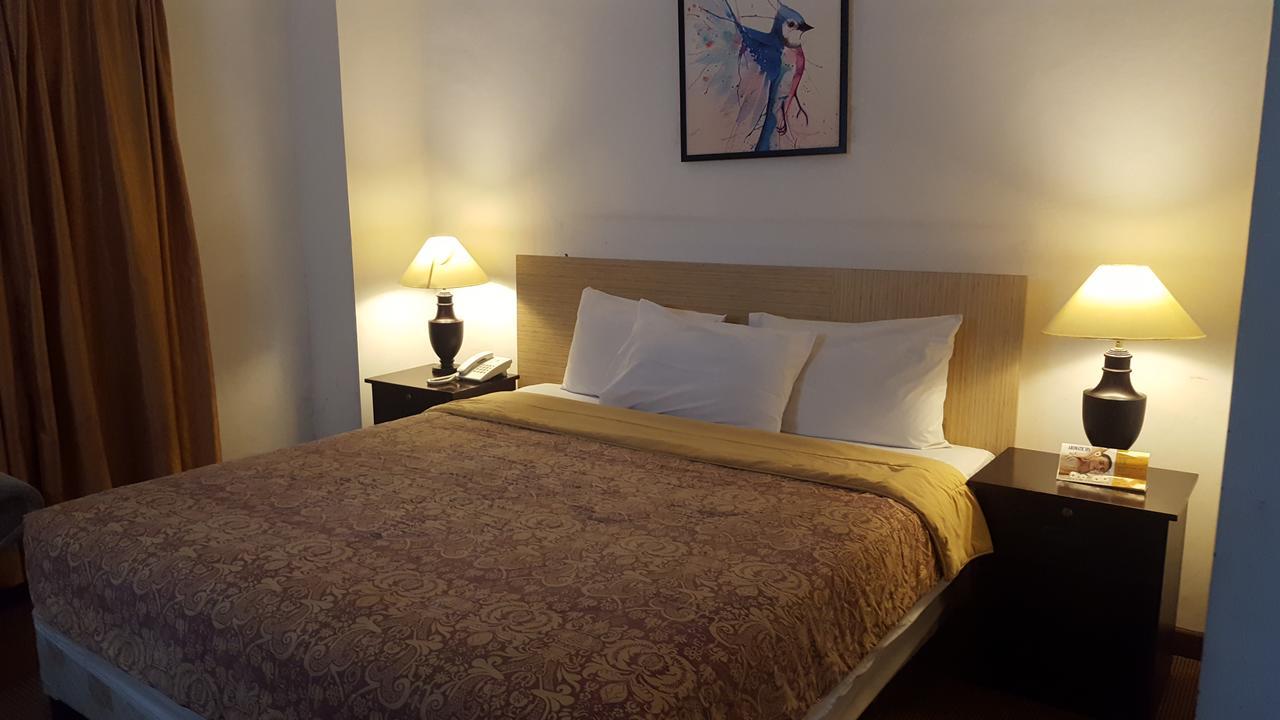 Grand Tembaga Hotel Timika Esterno foto